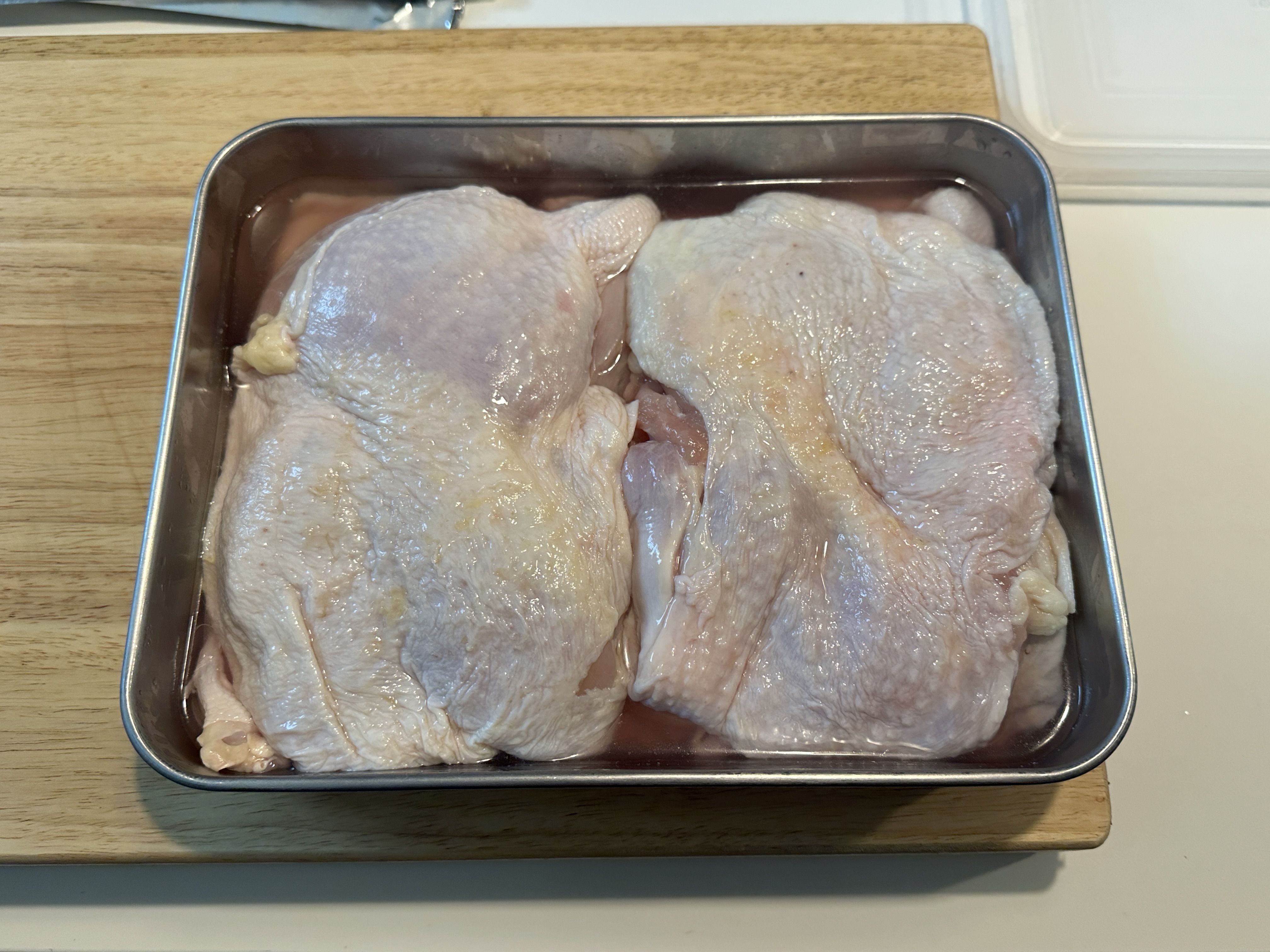 Chicken marinating in rice wine